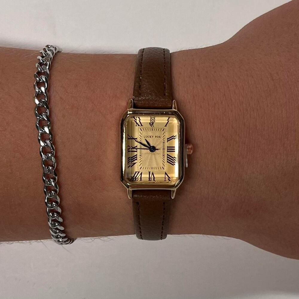 2000s vintage style rectangular gold luxury watch with leather band - Picture 8 of 8